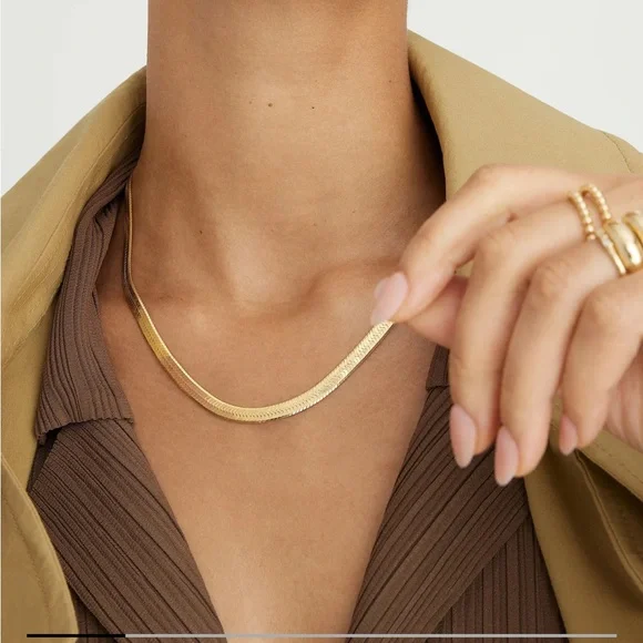 Mejuri Bold Hereingbone Chain Necklace Gold Vermeil NWT - Picture 2 of 6